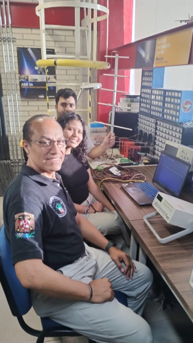 UNAM Querétaro ECXSAT lab team with ground equipment